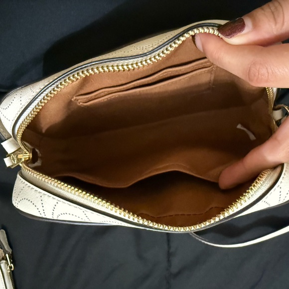 Coach White/Cream Crossbody with Wallet. - Picture 4 of 10